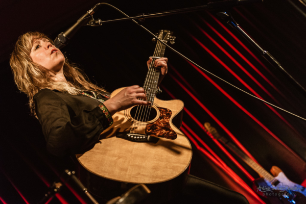 Emily Barker at Grüner Salon, Berlin (2014) Emily Barker at Grüner Salon, Berlin (2014)