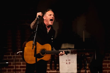 Dave Hause at Passionskirche Kreuzberg, Berlin (2020) Dave Hause at Passionskirche Kreuzberg, Berlin (2020)