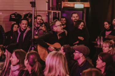Dave Hause during a house show, Weichs (2023) Dave Hause during a house show, Weichs (2023)