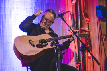 Dave Hause during a house show, Weichs (2023) Dave Hause during a house show, Weichs (2023)