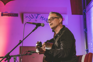 Dave Hause during a house show, Weichs (2023) Dave Hause during a house show, Weichs (2023)