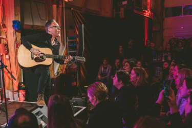 Dave Hause during a house show, Weichs (2023) Dave Hause during a house show, Weichs (2023)