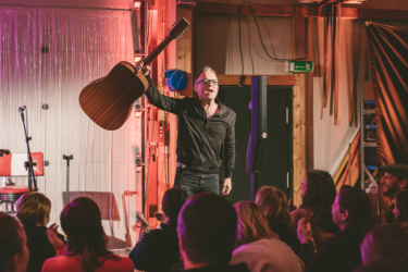 Dave Hause during a house show, Weichs (2023) Dave Hause during a house show, Weichs (2023)