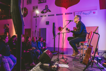 Dave Hause during a house show, Weichs (2023) Dave Hause during a house show, Weichs (2023)