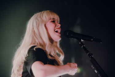 Maisie Peters at Heimathafen Neukölln, Berlin (2023) Maisie Peters at Heimathafen Neukölln, Berlin (2023)