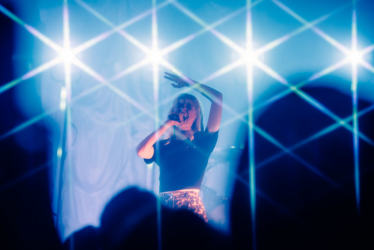 Maisie Peters at Heimathafen Neukölln, Berlin (2023) Maisie Peters at Heimathafen Neukölln, Berlin (2023)