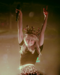 Maisie Peters at Heimathafen Neukölln, Berlin (2023) Maisie Peters at Heimathafen Neukölln, Berlin (2023)