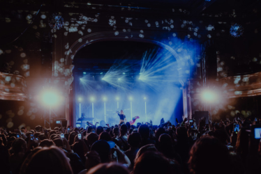 Maisie Peters at Heimathafen Neukölln, Berlin (2023) Maisie Peters at Heimathafen Neukölln, Berlin (2023)