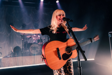 Maisie Peters at Heimathafen Neukölln, Berlin (2023) Maisie Peters at Heimathafen Neukölln, Berlin (2023)