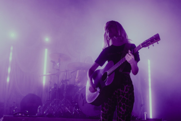 Maisie Peters at Heimathafen Neukölln, Berlin (2023) Maisie Peters at Heimathafen Neukölln, Berlin (2023)