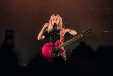 Maisie Peters at Heimathafen Neukölln, Berlin (2023) Maisie Peters at Heimathafen Neukölln, Berlin (2023)