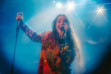 Mia Wray at Heimathafen Neukölln, Berlin (2023) Mia Wray at Heimathafen Neukölln, Berlin (2023)