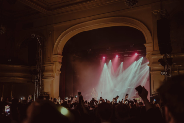 Mia Wray at Heimathafen Neukölln, Berlin (2023) Mia Wray at Heimathafen Neukölln, Berlin (2023)